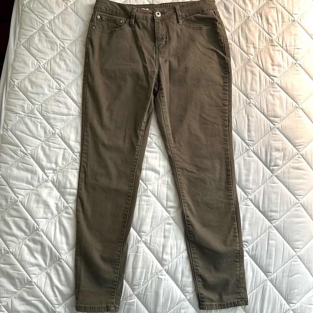 Twill jeans. Olive. 98%Cotton/2% Spandex